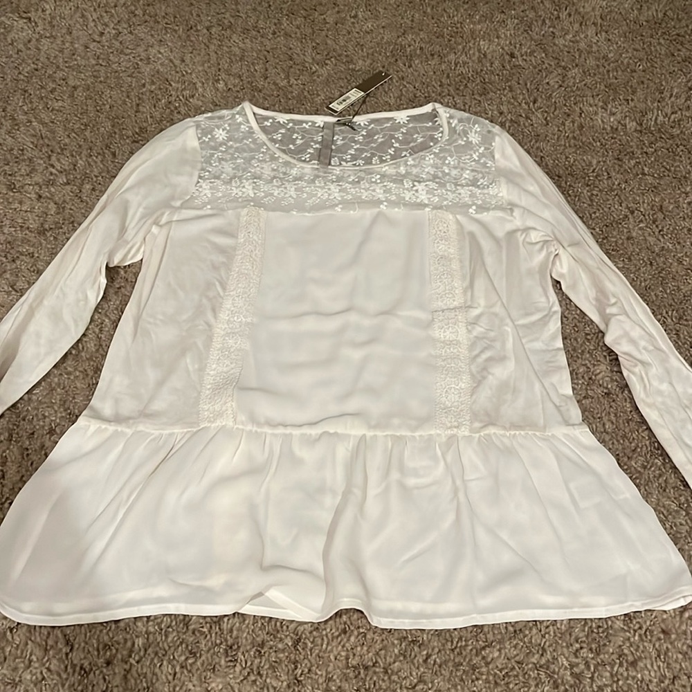New with tags. Beautiful long sleeve